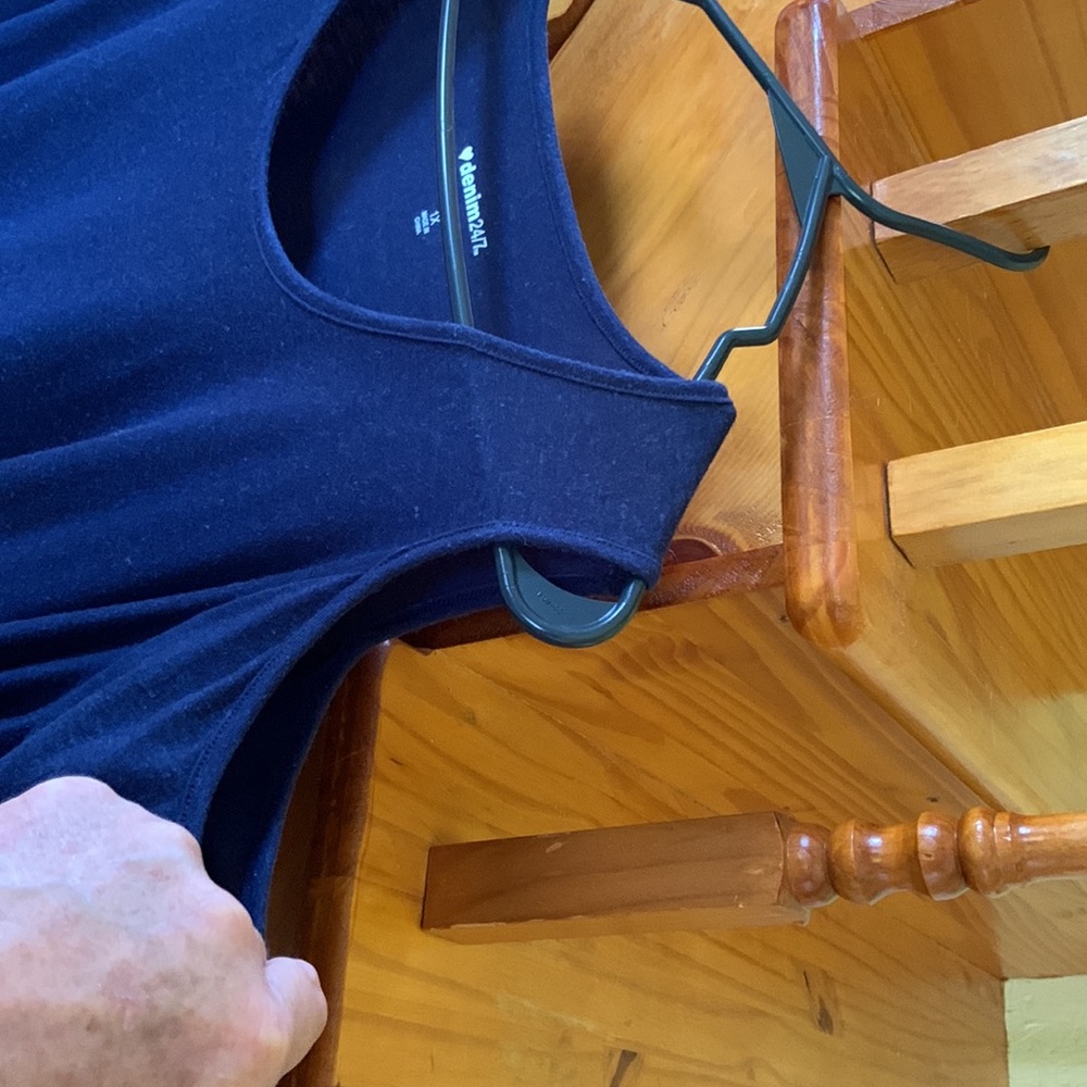 Cold shoulder Navy asymmetrical top - Picture 2 of 4